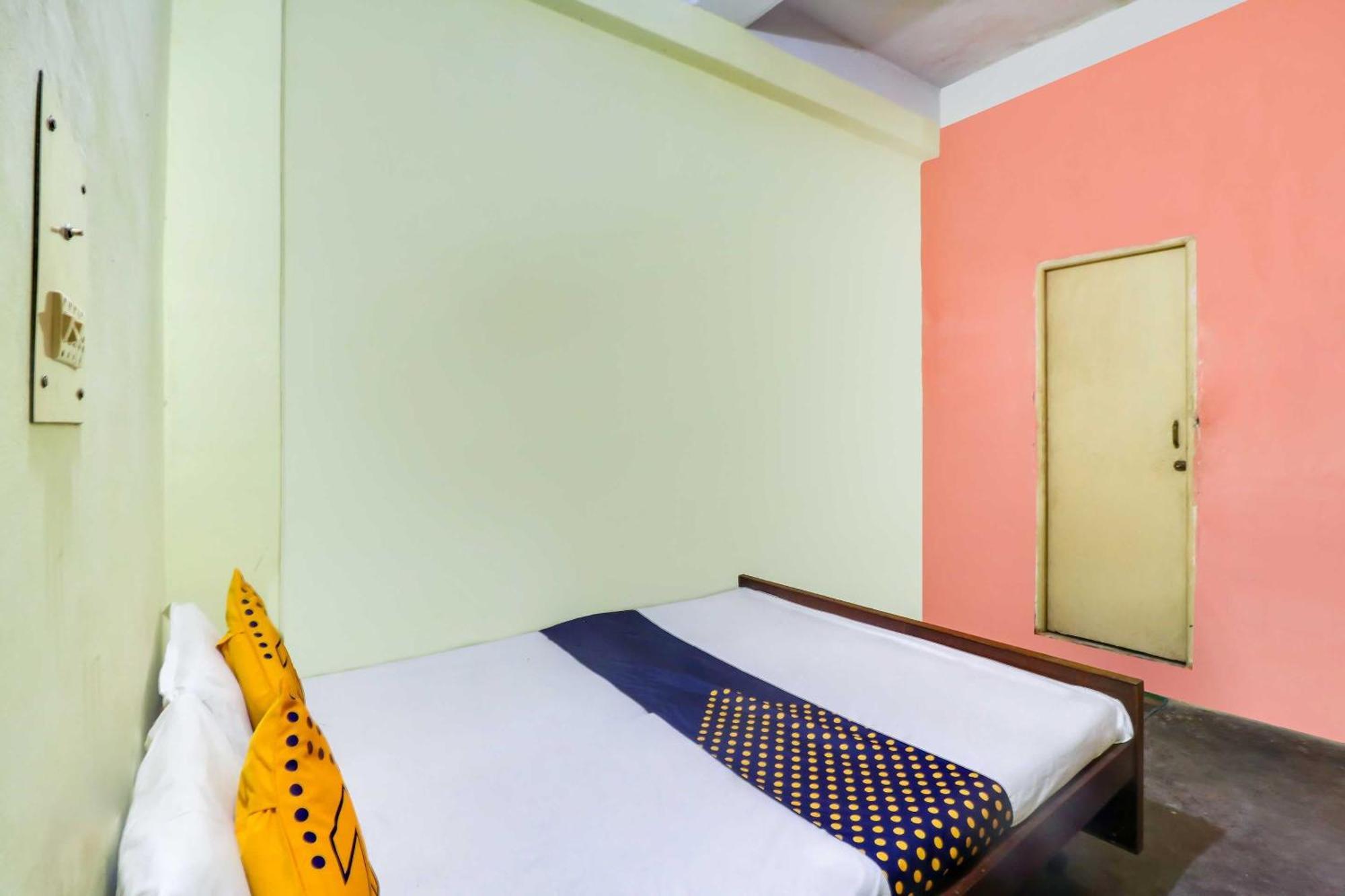 Spot On Mishra Guest House Varanasi Exterior foto