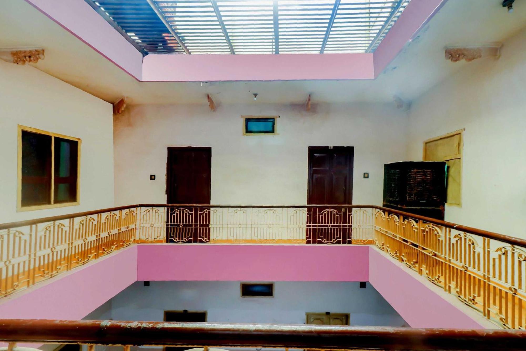 Spot On Mishra Guest House Varanasi Exterior foto